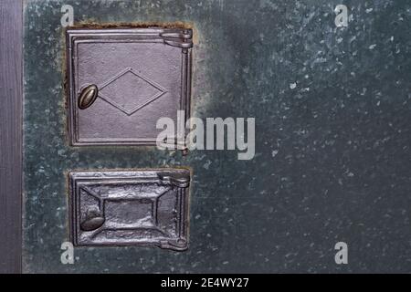 Gris, le corps est recouvert d'une feuille de fer grise. Banque D'Images