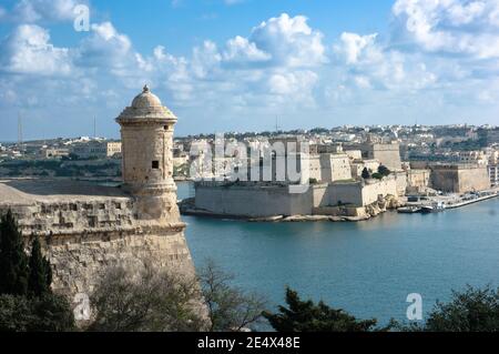 Tour de guet et fort Saint-Ange dans le Grand Port de la Valette, Malte Banque D'Images