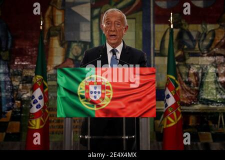 Lisbonne, le président portugais en exercice Marcelo Rebelo de Sousa a été réélu dimanche à l'élection présidentielle. 9 mars 2021. Marcelo Rebelo de Sousa s'adresse à la nation après avoir remporté l'élection présidentielle portugaise à Lisbonne, Portugal, le 24 janvier 2021. Le président portugais sortant Marcelo Rebelo de Sousa a été réélu dimanche à l'élection présidentielle, des résultats partiels ont été obtenus. Le nouveau mandat de cinq ans de Rebelo de Sousa débutera le 9 mars 2021. Crédit: Pedro Fiuza/Xinhua/Alay Live News Banque D'Images