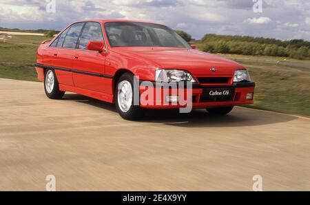 Test de Vauxhall Carlton GSI au terrain d'essai de Millbrook à ROYAUME-UNI 1992 Banque D'Images