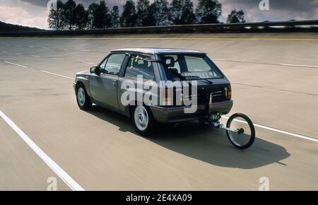 Test de Vauxhall Nova GSI au terrain d'essai de Millbrook à ROYAUME-UNI 1992 Banque D'Images