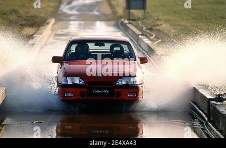 Test de Vauxhall Carlton GSI au terrain d'essai de Millbrook à ROYAUME-UNI 1992 Banque D'Images