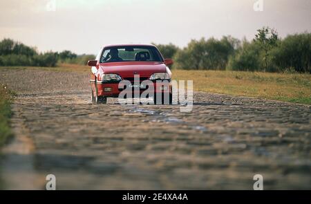 Test de Vauxhall Carlton GSI au terrain d'essai de Millbrook à ROYAUME-UNI 1992 Banque D'Images