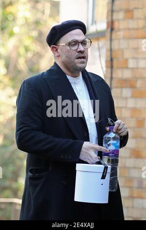 Singer will Young arrive au tribunal du coroner de St Pancras, à Londres, pour l'enquête sur la mort de son frère jumeau Rupert Young, âgé de 41 ans, qui est décédé après être tombé d'un pont en août 2020. Date de la photo: Lundi 25 janvier 2021. Banque D'Images