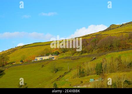 Colline de Tunstead à Greenfield au-dessus du réservoir de Dovestone Banque D'Images