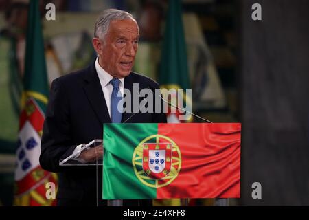 Lisbonne, le président portugais en exercice Marcelo Rebelo de Sousa a été réélu dimanche à l'élection présidentielle. 9 mars 2021. Marcelo Rebelo de Sousa s'adresse à la nation après avoir remporté l'élection présidentielle portugaise à Lisbonne, Portugal, le 24 janvier 2021. Le président portugais sortant Marcelo Rebelo de Sousa a été réélu dimanche à l'élection présidentielle, des résultats partiels ont été obtenus. Le nouveau mandat de cinq ans de Rebelo de Sousa débutera le 9 mars 2021. Crédit: Pedro Fiuza/Xinhua/Alay Live News Banque D'Images
