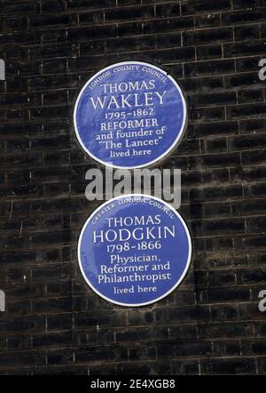 Plaques bleues commémorant Thomas Wakley et Thomas Hodgkin, Bedford Square, Bloomsbury, Londres, Angleterre Banque D'Images