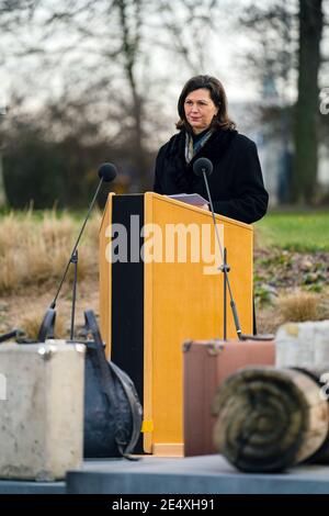 25 janvier 2021, Bavière, Würzburg: Le Président du Parlement d'État bavarois, Ilse Aigner (CSU), prononce un discours au Mémorial des « déportations » lors d'un acte de mémoire pour les victimes du socialisme national. Photo: Nicolas Armer/dpa Pool/dpa Banque D'Images