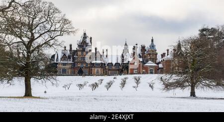 Farnborough Hill, une école de jour indépendante catholique romaine pour filles (école publique anglaise) en janvier ou en hiver avec de la neige, Hampshire, Royaume-Uni Banque D'Images