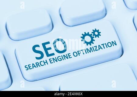 SEO Search Engine Optimization sites Web résultats Internet bleu symbole ordinateur clavier Banque D'Images