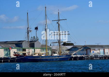 Perth, WA, Australie - Novembre 27, 2017 : trois-mâts barque-goélette à trois mâts STS Leeuwin II sur le port de Fremantle Banque D'Images