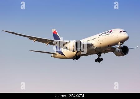 Lima, Pérou – 1er février 2019 : avion Dreamliner LATAM Boeing 787 à l'aéroport de Lima (LIM) au Pérou. Boeing est un fabricant d'avions américain headqua Banque D'Images