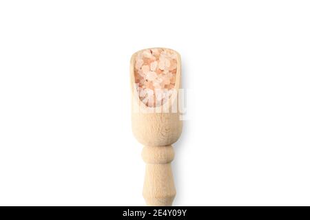 Pelle avec sel himalayan rose isolée sur fond blanc Banque D'Images