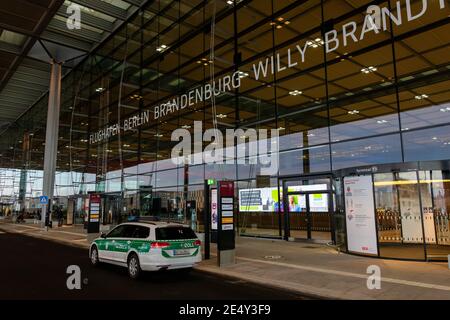 Véhicule d'urgence des douanes allemandes à Berlin Brandenburg International Aéroport BER Banque D'Images