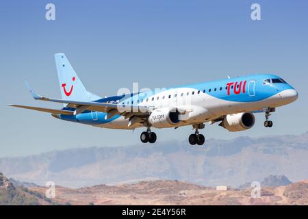 Malaga, Espagne - 28 juillet 2018 : avion TUI Embraer 190 à l'aéroport de Malaga (AGP) en Espagne. Banque D'Images