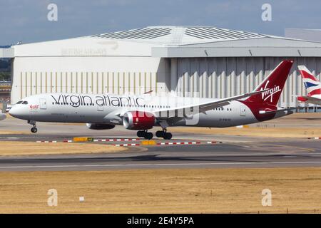 Londres, Royaume-Uni - 31 juillet 2018 : avion Dreamliner Virgin Atlantic Boeing 787 à l'aéroport de Londres Heathrow (LHR) au Royaume-Uni. Banque D'Images