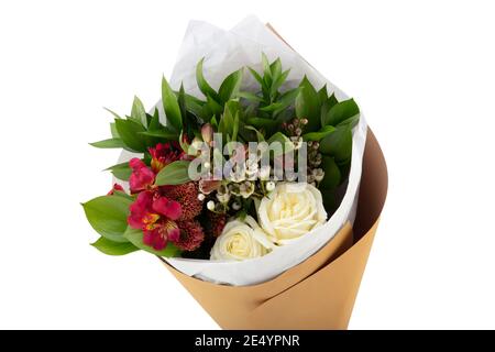 Bouquet lumineux tiré d'en haut, isolé sur blanc. Bouquet de mariage. Un bouquet frais et luxuriant de fleurs colorées. Banque D'Images