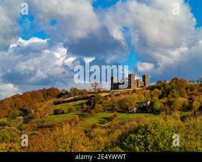 Château de Riber une maison de campagne classée de catégorie 2 du XIXe siècle Construit par John Smedley en 1862 sur une colline surplombant Matlock Derbyshire Peak District Angleterre Banque D'Images