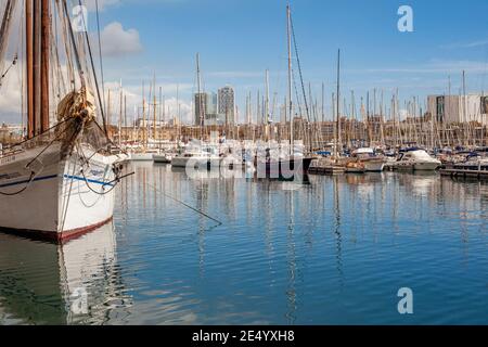 Port Vell, le port de plaisance principal de Barcelone Banque D'Images