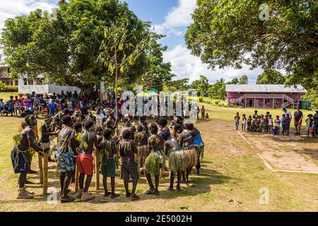 Sing-Sing à Bougainville, Papouasie-Nouvelle-Guinée. Festival de village coloré à Bougainville avec musique et danse Banque D'Images