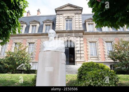 Paris, France. 25 janvier 2021. Photo du dossier prise le 21 avril 2020 montre une vue de l'Institut Pasteur à Paris, France. L'Institut Pasteur, l'un des principaux centres de recherche scientifique de France, a annoncé le 25 janvier 2021 qu'il avait mis fin à un projet de développement d'un candidat au vaccin COVID-19, qui utilisait le vecteur de rougeole après un essai clinique qui a montré qu'il n'était pas assez bon pour les réponses immunitaires. Crédit : Jack Chan/Xinhua/Alay Live News Banque D'Images