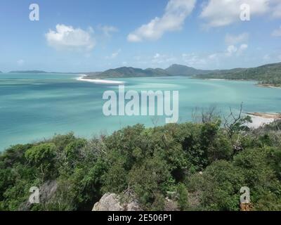Magnifique plage de paradis blanc dans les îles blanches du dimanche. Lagon tropical paradisiaque avec eau turquoise dans le Queensland, en Australie. Banque D'Images
