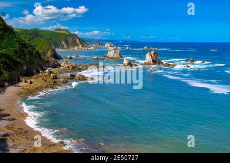 Mer Cantabrique se trouve près de la plage silencieuse, Principauté des Asturies, Asturies, Espagne, Europe Banque D'Images