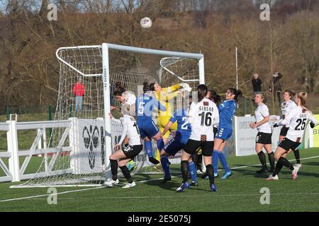 DURHAM, ANGLETERRE. JAN 24TH London Bees Sarah QUANTRILL joue le ballon lors du match de championnat FA féminin entre Durham Women et London Bees au château de Maiden, à Durham City, le dimanche 24 janvier 2021. (Credit: Mark Fletcher | MI News) Credit: MI News & Sport /Alay Live News Banque D'Images