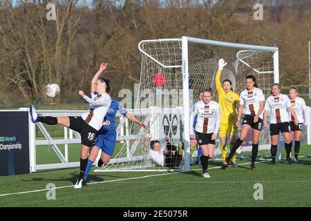 DURHAM, ANGLETERRE. LE 24 JANVIER, Nicola GIBSON de London Bees termine le match de football du championnat féminin FA entre Durham Women et London Bees au château de Maiden, à Durham City, le dimanche 24 janvier 2021. (Credit: Mark Fletcher | MI News) Credit: MI News & Sport /Alay Live News Banque D'Images