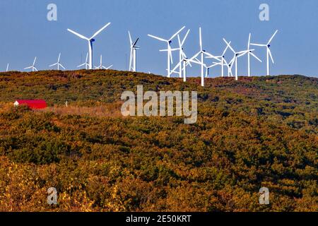 Waymart Wind Energy Center, sur Moosic Mountain, dans le nord-est de la Pennsylvanie, est la plus grande installation de production d'énergie éolienne de Pennsylvanie. Banque D'Images