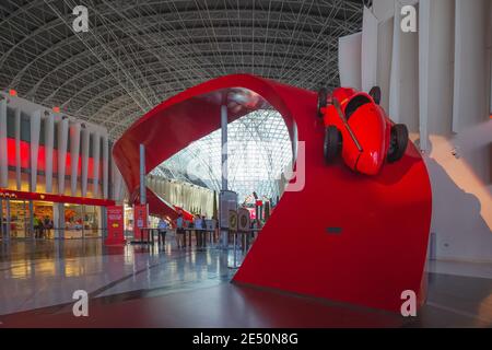 Abu Dhabi, eau - octobre 8 2017 : intérieur de Ferrari World, un parc d'attractions sur le thème de Ferrari sur l'île de Yas à Abu Dhabi, célèbre pour la Formule Rossa, le Banque D'Images