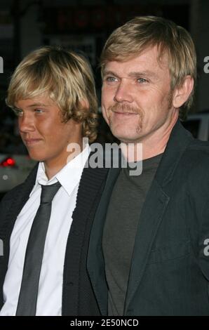 Rick Schroder et son Luke assistent à la première mondiale d'Universal Pictures 'Leatherheads' au Chinese Theatre à Hollywood, Los Angeles, CA, USA le 31 mars 2008. Photo de Baxter/ABACAPRESS.COM Banque D'Images