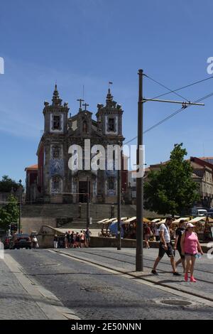 Porto, Portugal : Église Saint-Ildefonso. 8 août 2020. Situé à Praça da Batalha, Porto. Style baroque et orné de bleu portugais typique Banque D'Images