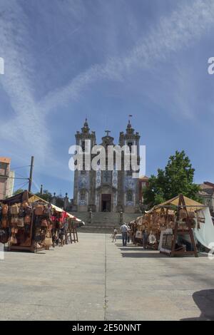 Porto, Portugal : Église Saint-Ildefonso. 8 août 2020. Situé à Praça da Batalha, Porto, dans un marché ensoleillé. Style baroque orné de typica Banque D'Images