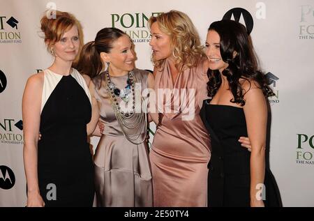 De gauche à droite : Cynthia Nixon, Sarah Jessica Parker, Kim Cattrall et Kristin Davis assistent à la fondation point avec distinction... les arts avec un prix courage en 2008 points à Cynthia Nixon, parrainée par Motorola, tenue au Capitole à New York, NY, États-Unis le 7 avril 2008. Photo de David Miller/ABACAPRESS.COM Banque D'Images