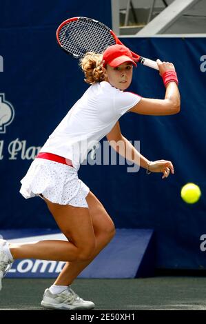 Le retour d'Alize Cornet en France a lieu lors du quart de finale contre la Virginie Razzano en France aux championnats de tennis Bausch & Lomb à Amelia Island, FL, USA, le 11 avril. 2008. Cornet défait Razzano 6-4, 6-2. Photo de Gray Quetti/Cal Sport Media/Cameleon/ABACAPRESS.COM (en photo : Alize Cornet) Banque D'Images