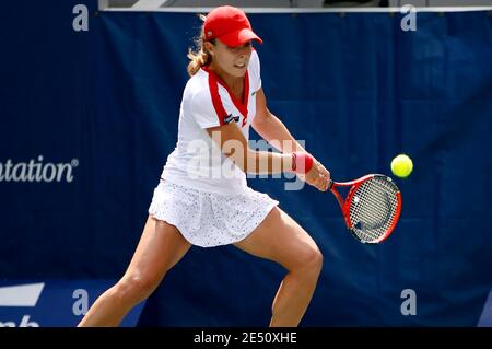 Le retour d'Alize Cornet en France a lieu lors du quart de finale contre la Virginie Razzano en France aux championnats de tennis Bausch & Lomb à Amelia Island, FL, USA, le 11 avril. 2008. Cornet défait Razzano 6-4, 6-2. Photo de Gray Quetti/Cal Sport Media/Cameleon/ABACAPRESS.COM (en photo : Alize Cornet) Banque D'Images