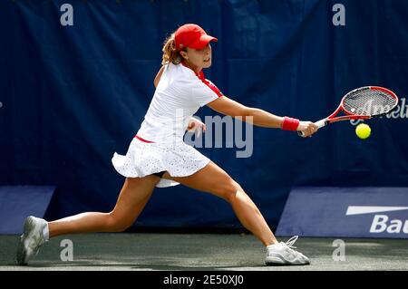 Le retour d'Alize Cornet en France a lieu lors du quart de finale contre la Virginie Razzano en France aux championnats de tennis Bausch & Lomb à Amelia Island, FL, USA, le 11 avril. 2008. Cornet défait Razzano 6-4, 6-2. Photo de Gray Quetti/Cal Sport Media/Cameleon/ABACAPRESS.COM (en photo : Alize Cornet) Banque D'Images