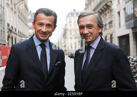 François Sarkozy, frère du président français, et François de la Brosse posent à Paris, en France, le 13 avril 2008. François de la Brosse est responsable du site Internet de la présidence de la République française. Photo de Gian Gorassini/ABACAPRESS.COM Banque D'Images