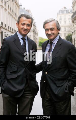 François Sarkozy, frère du président français, et François de la Brosse posent à Paris, en France, le 13 avril 2008. François de la Brosse est responsable du site Internet de la présidence de la République française. Photo de Gian Gorassini/ABACAPRESS.COM Banque D'Images