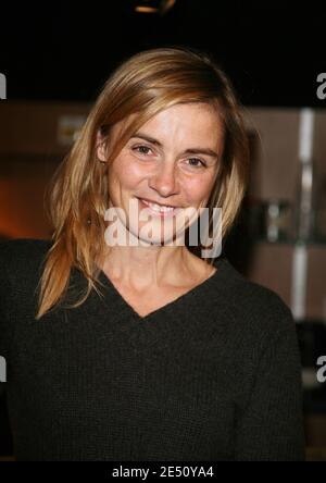 L'actrice Anne Consigny pose pour notre photographe lors de la première de 'le Grand Alibi' au théâtre Balzac à Paris, France, le 15 avril 2008. Photo de Denis Guignebourg/ABACAPRESS.COM Banque D'Images