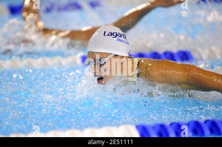 La française Alena Popchanka concurrence sur le papillon de 100m féminin lors des Championnats de natation français 2008 à Dunkerque, France, le 20 avril 2008. Photo de Christophe Guibbbaud/Cameleon/ABACAPRESS.COM Banque D'Images