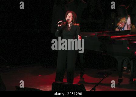 Gloria Estefan se produit sur scène lors de la cérémonie de remise du prix ASCAP pied Piper en l'honneur de Quincy Jones au Nokia Theatre de New York City, NY, USA, le 22 avril 2008. Photo de S.Vlasic/ABACAPRESS.COM Banque D'Images