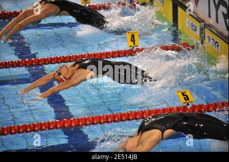 Laure Manaudou, en France, se produit sur le 100m de course arrière féminin lors des championnats de natation français à Dunkerque, en France, le 26 avril 2008. Photo de Christophe Guibbbaud/Cameleon/ABACAPRESS.CO Banque D'Images