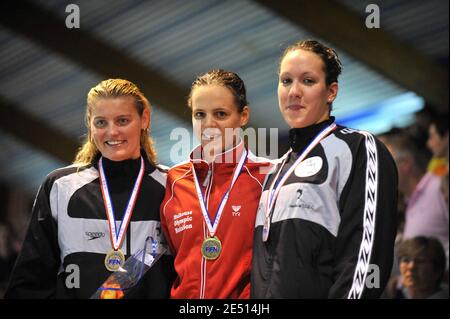 Laure Manaudou, en France, se produit sur le 100m de course arrière féminin lors des championnats de natation français à Dunkerque, en France, le 26 avril 2008. Photo de Christophe Guibbbaud/Cameleon/ABACAPRESS.CO Banque D'Images