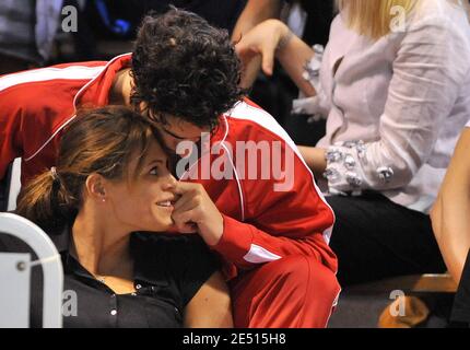 Laure Manaudou en France et son petit ami Benjamin Stasiulis assistent aux Championnats de natation français 2008 à Dunkerque, France, le 27 avril 2008. Photo de Christophe Guibbbaud/Cameleon/ABACAPRESS.COM Banque D'Images