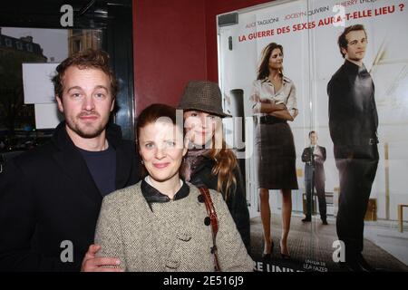 EXCLUSIF - Alice Taglioni avec Jocelyn Quivrin et le réalisateur Lea Fazer assistent à la projection de notre Univers Impitoyable au Théâtre le Champo à Paris, France, le 28 avril 2008. Photo de Benoit Pinguet/ABACAPRESS.COM Banque D'Images