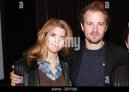 EXCLUSIF - Alice Taglioni avec Jocelyn Quivrin assister à la projection de notre Univers Impitoyable au Théâtre le Champo à Paris, France, le 28 avril 2008. Photo de Benoit Pinguet/ABACAPRESS.COM Banque D'Images