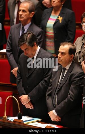 Le Premier ministre François Fillon et le Premier ministre pour les relations avec le Parlement Roger Karoutchi, le Premier ministre pour l'aménagement du territoire Hubert Falcolors d'une séance de travail à l'Assemblée nationale à Paris, en France, le 29 avril 2008. Photo de Mehdi Taamallah/ABACAPRESS.COM Banque D'Images