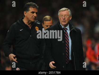 Sir Alex Ferguson de Manchester United avec son assistant lors de la demi-finale de la Ligue des champions de l'UEFA, deuxième match de football entre Manchester United et le FC Barcelone à Old Trafford à Manchester, en Angleterre, le 29 2008 avril. Manchester a gagné 1-0. Photo de Steeve McMay/Cameleon/ABACAPRESS.COM Banque D'Images